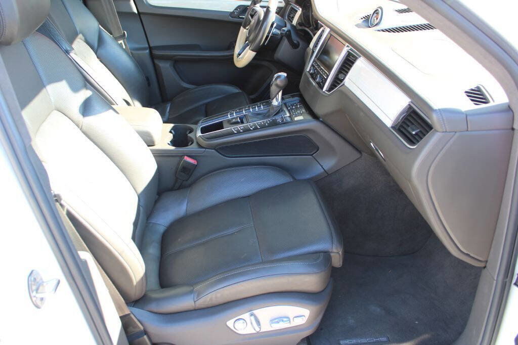 Used 2016 Porsche Macan S image 11