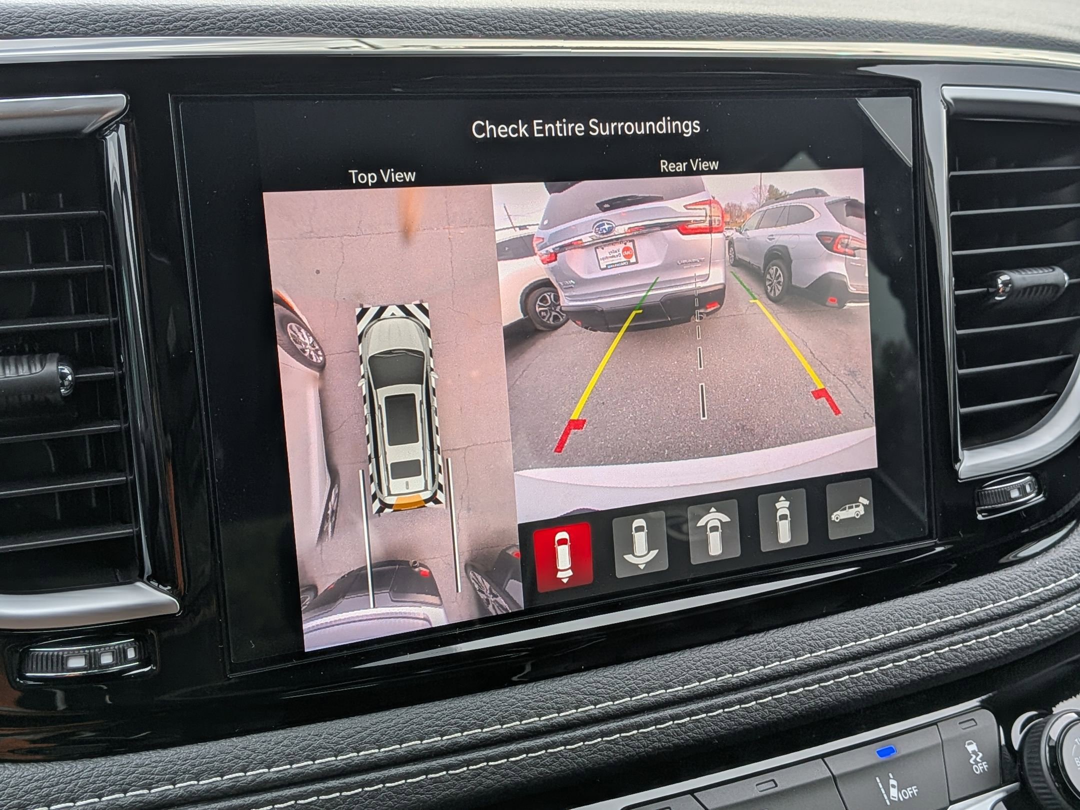 New 2026 Chrysler Pacifica Limited w/ Uconnect Theater Family Group image 18