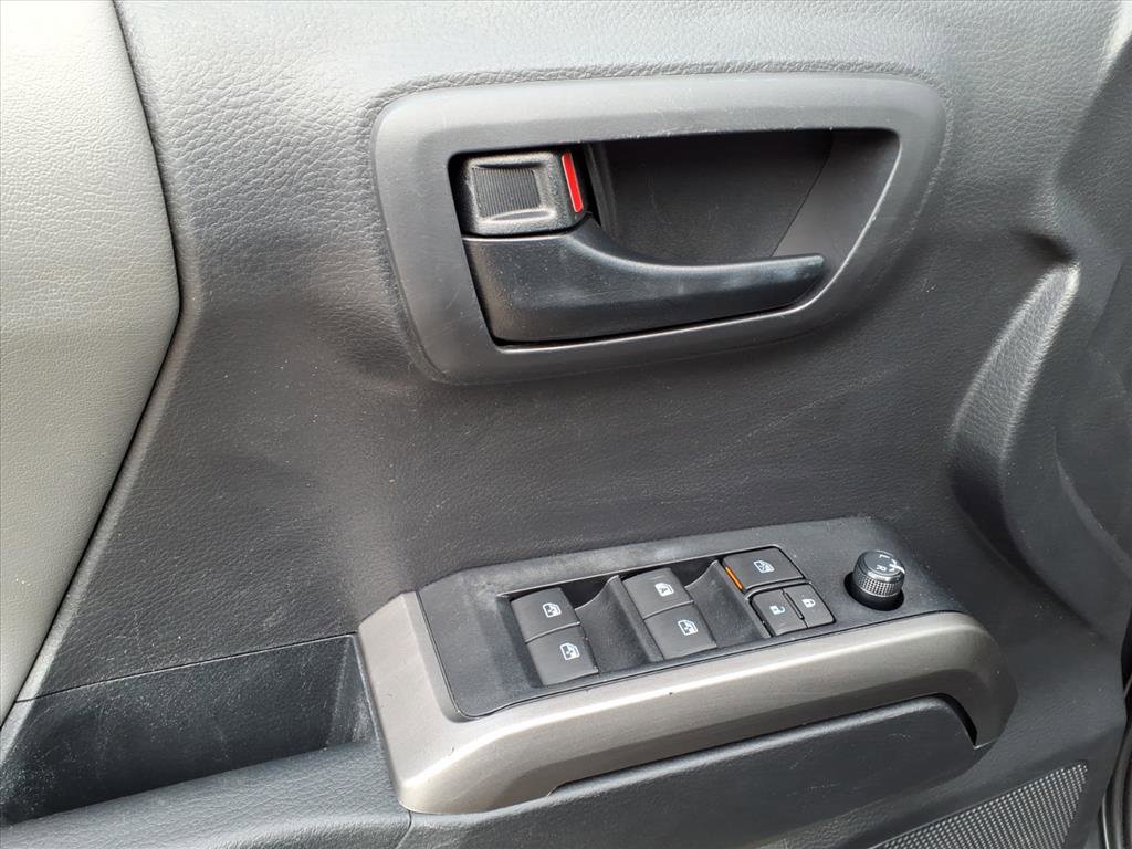 Certified 2022 Toyota Tacoma SR5 AWD/4WD image 13