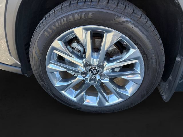 Used 2023 Toyota Highlander Limited AWD/4WD image 11