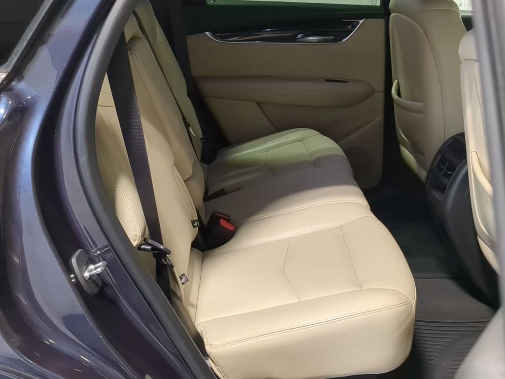 Used 2019 Cadillac XT5 Base image 32