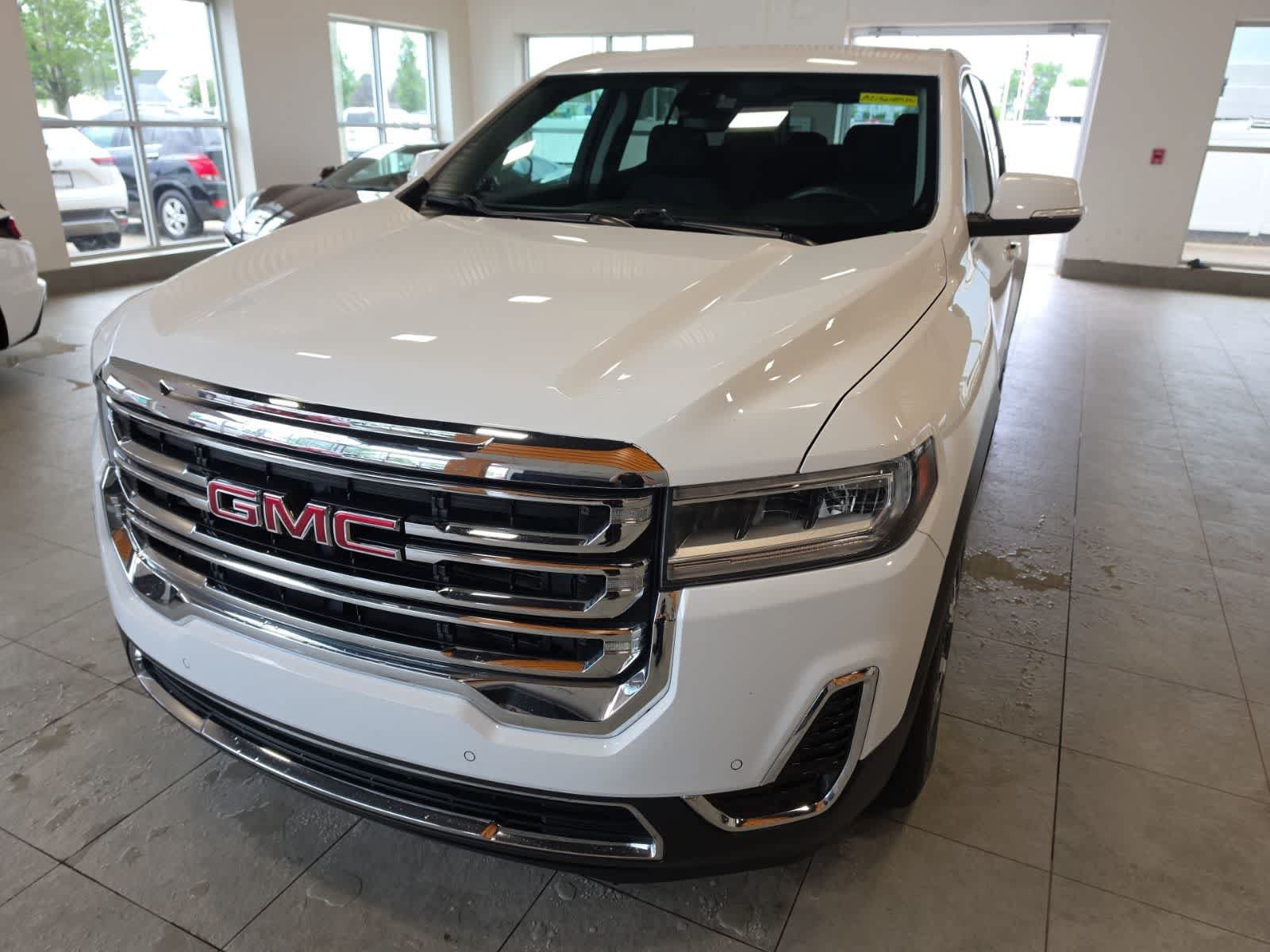 Used 2021 GMC Acadia SLE w/ LPO, Floor Liner Package AWD/4WD image 2