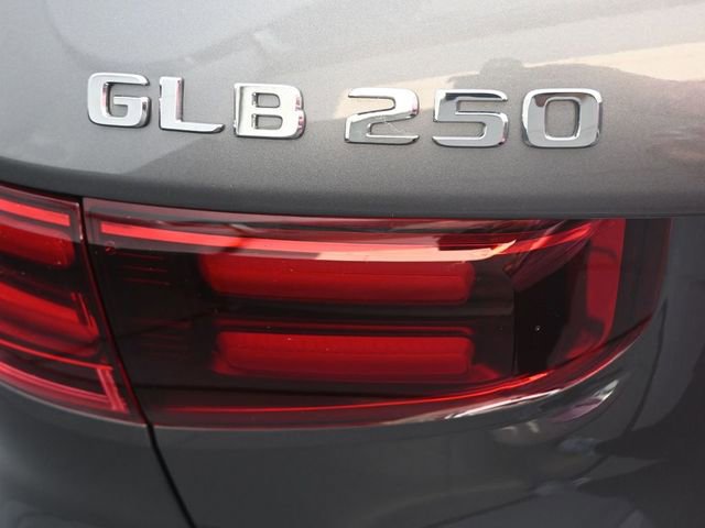 New 2025 Mercedes-Benz GLB 250 image 12