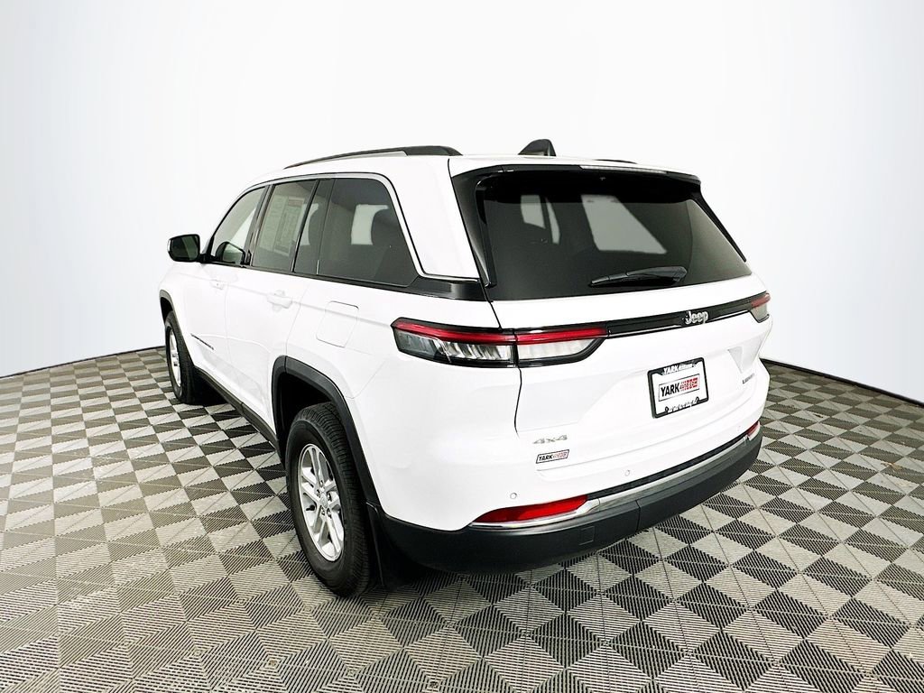 Certified 2023 Jeep Grand Cherokee Laredo w/ Luxury Tech Group I AWD/4WD image 8