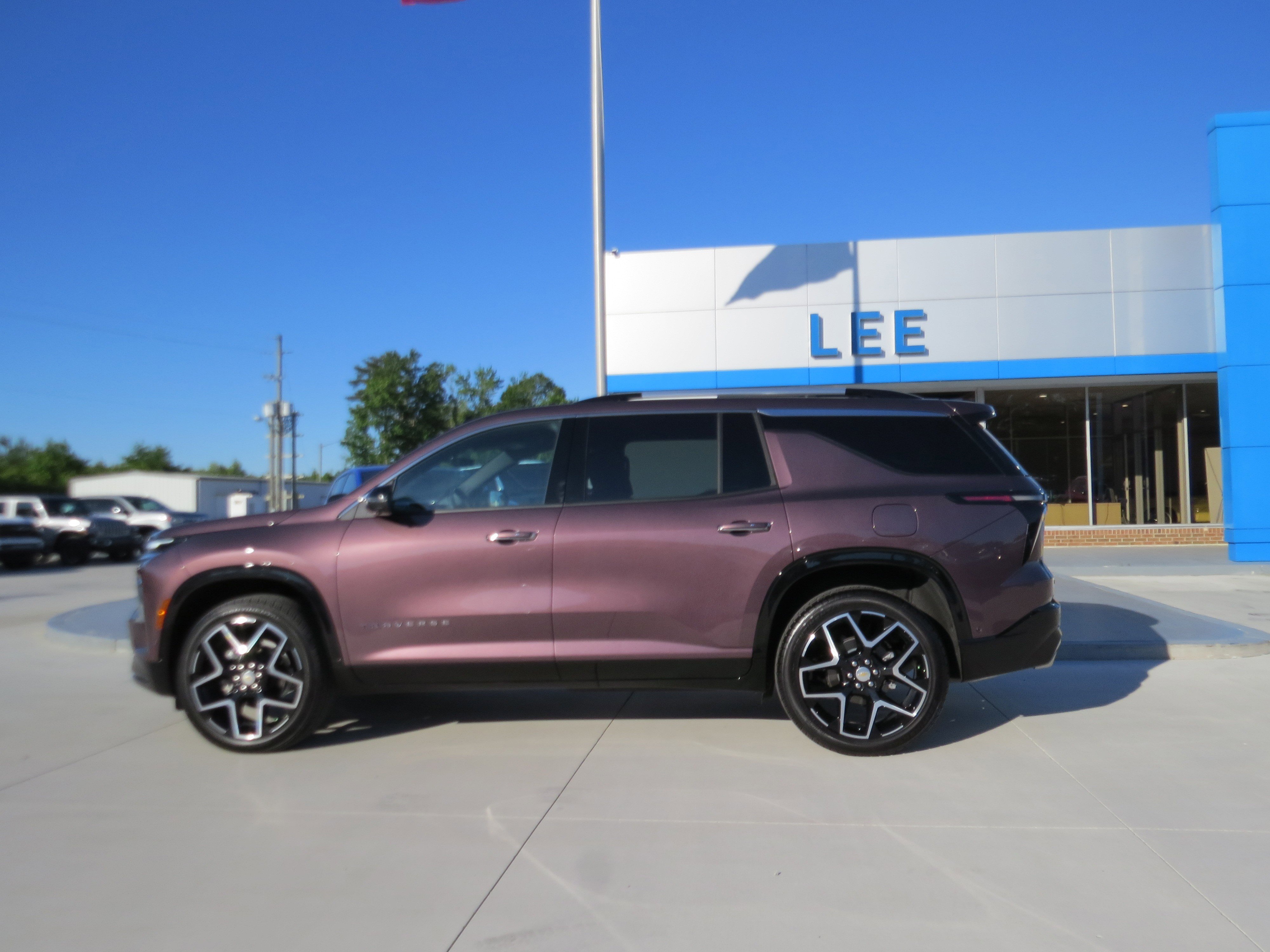 Used 2026 Chevrolet Traverse High Country w/ LPO, Floor Liner Package AWD/4WD image 2