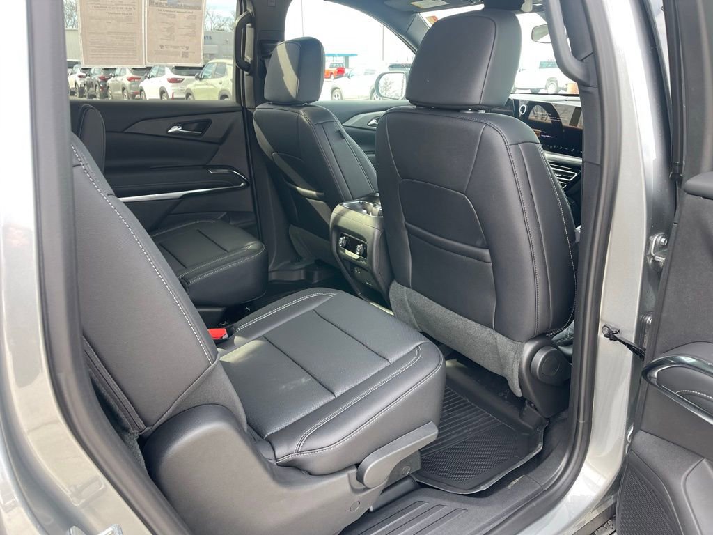 Used 2025 Chevrolet Traverse LT w/ LPO, Floor Liner Package AWD/4WD image 21