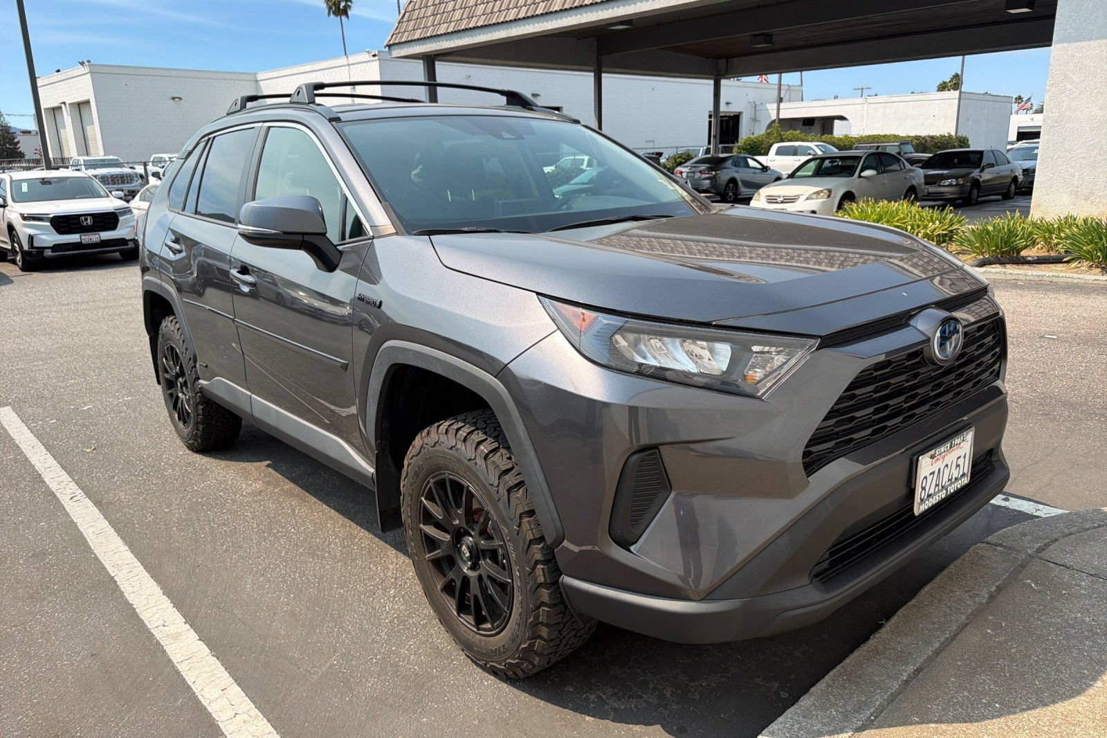 Used 2021 Toyota RAV4 LE AWD/4WD image 2