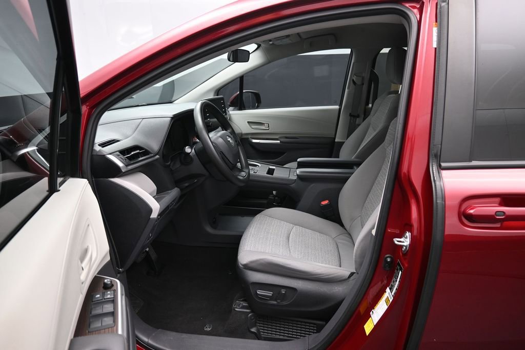 Used 2022 Toyota Sienna LE FWD image 9