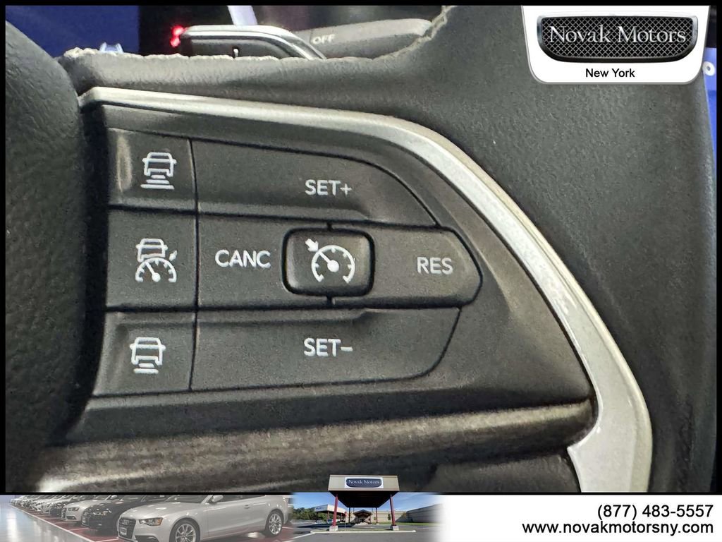 Used 2023 Jeep Grand Cherokee L Limited AWD/4WD image 16