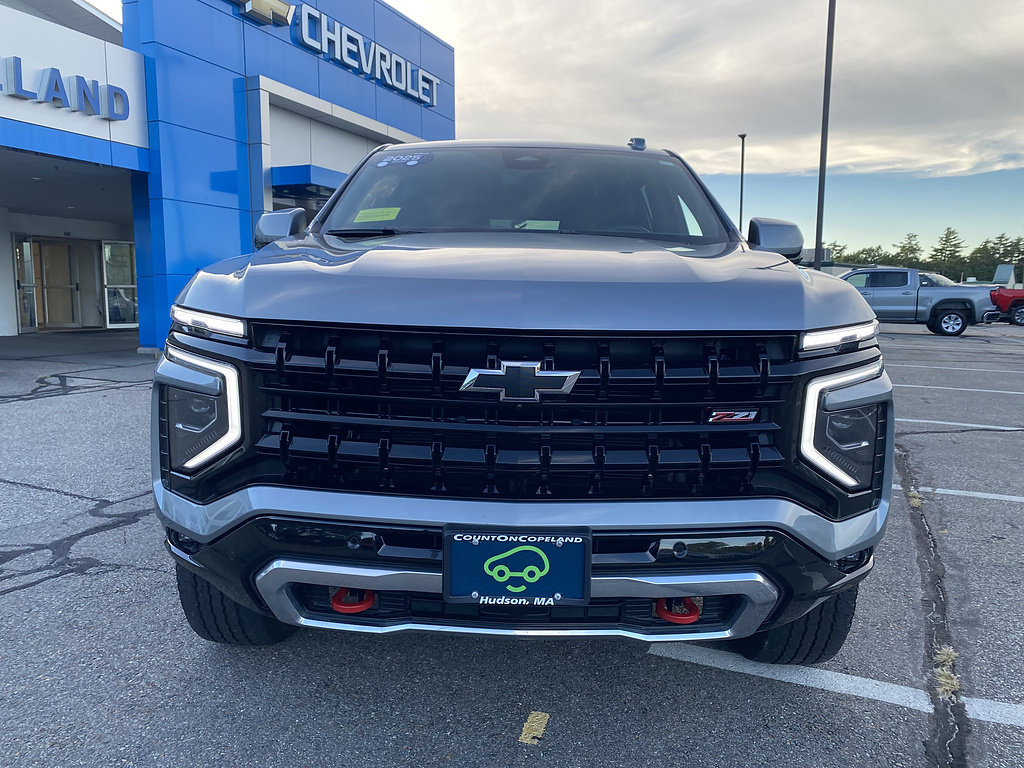 Used 2025 Chevrolet Suburban Z71 AWD/4WD image 2