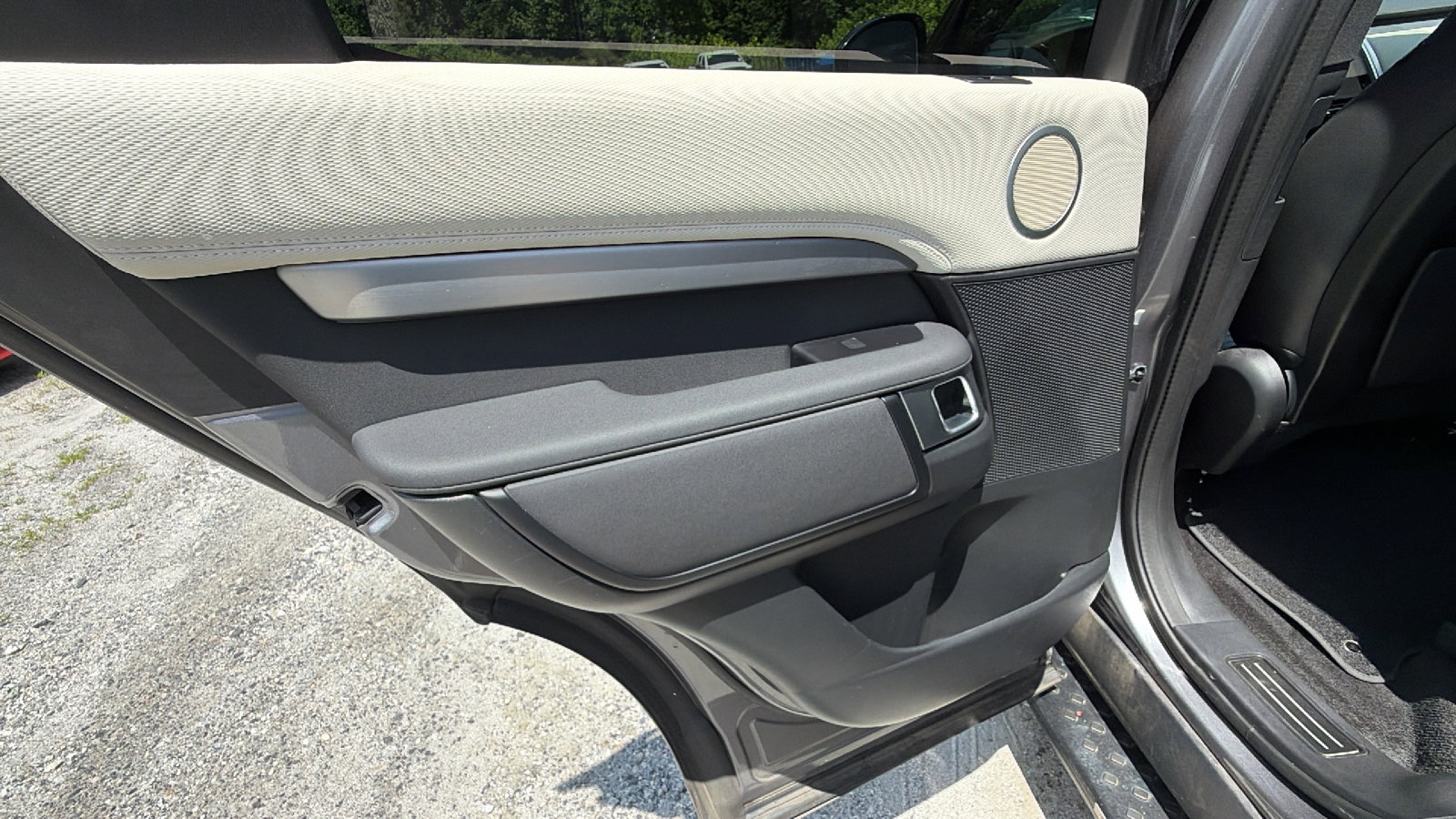 Used 2023 Land Rover Discovery S R-Dynamic AWD/4WD image 23