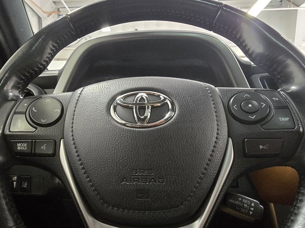 Used 2018 Toyota RAV4 SE w/ Power Extra Value Package image 25