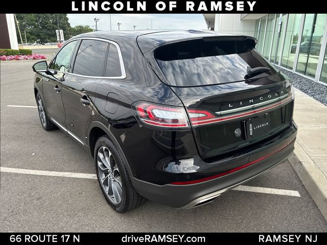 Used 2022 Lincoln Nautilus Reserve AWD/4WD image 3