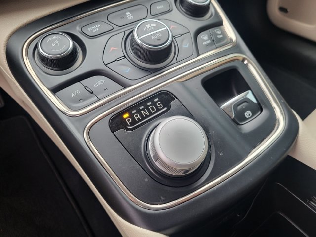 Used 2016 Chrysler 200 C w/ Premium Group AWD/4WD image 21