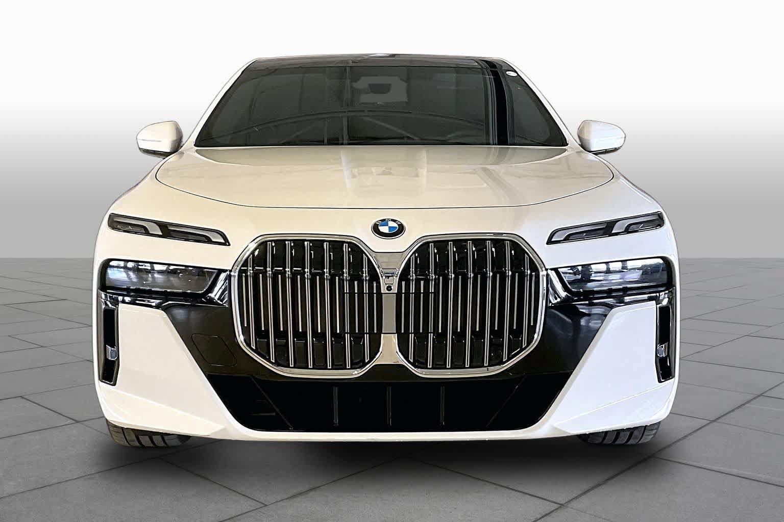 Certified 2025 BMW 740i RWD image 3