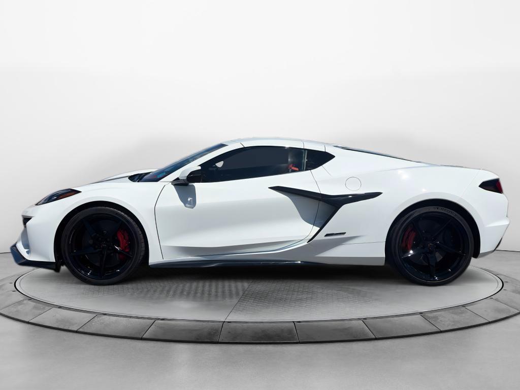 New 2026 Chevrolet Corvette E-Ray w/ Stealth Interior Trim Package AWD/4WD image 2