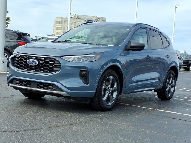 Used 2023 Ford Escape ST-Line w/ Tech Pack #1 AWD/4WD image 4