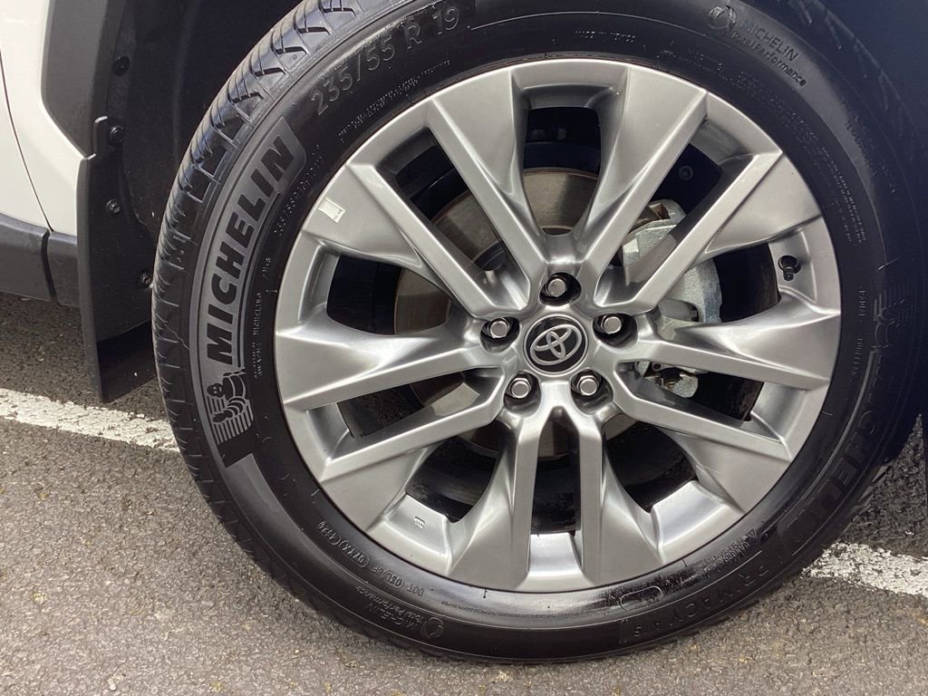 Used 2025 Toyota RAV4 Limited w/ Advanced Technology Package image 7