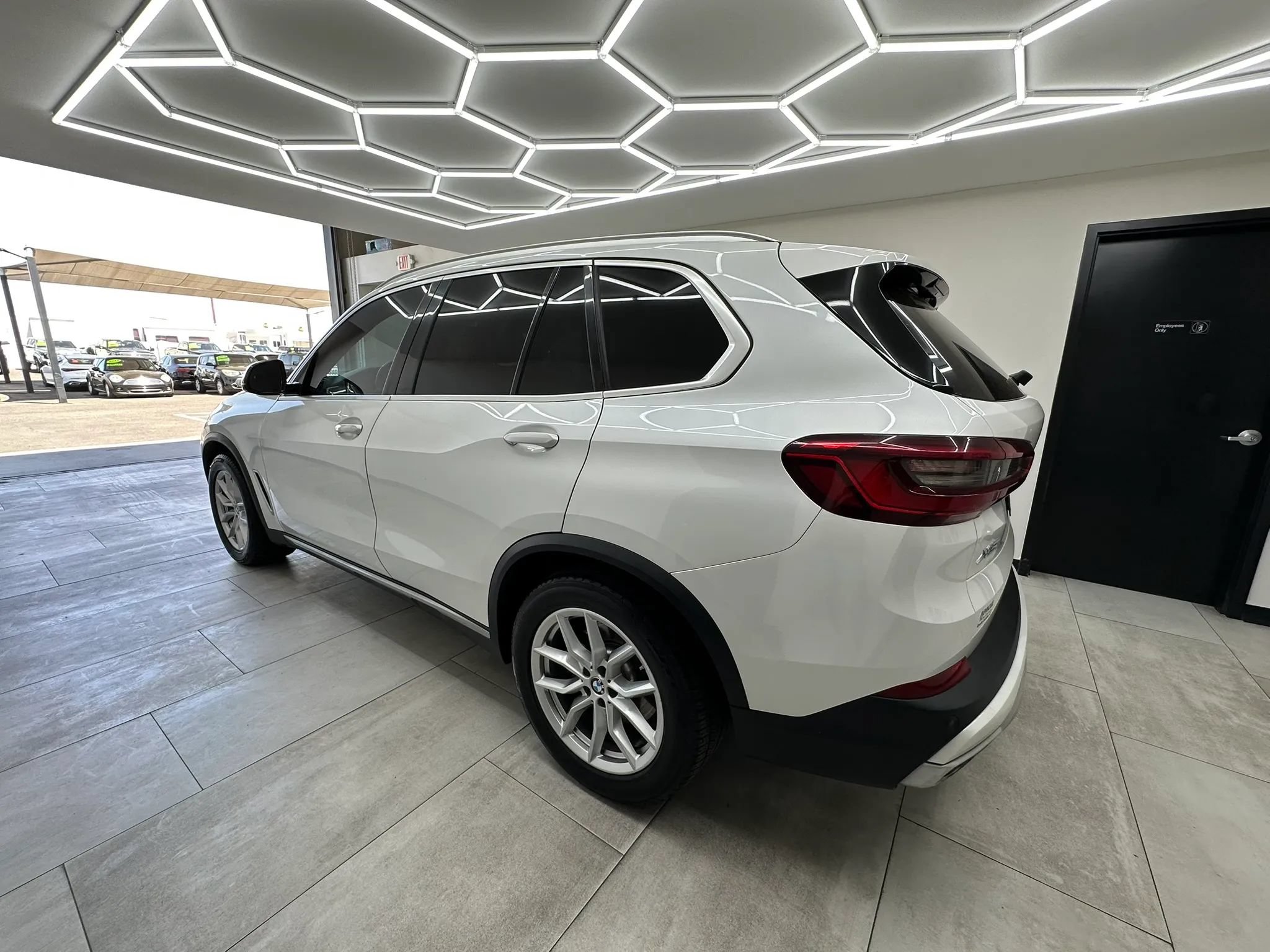 Used 2019 BMW X5 xDrive40i w/ Convenience Package AWD/4WD image 3