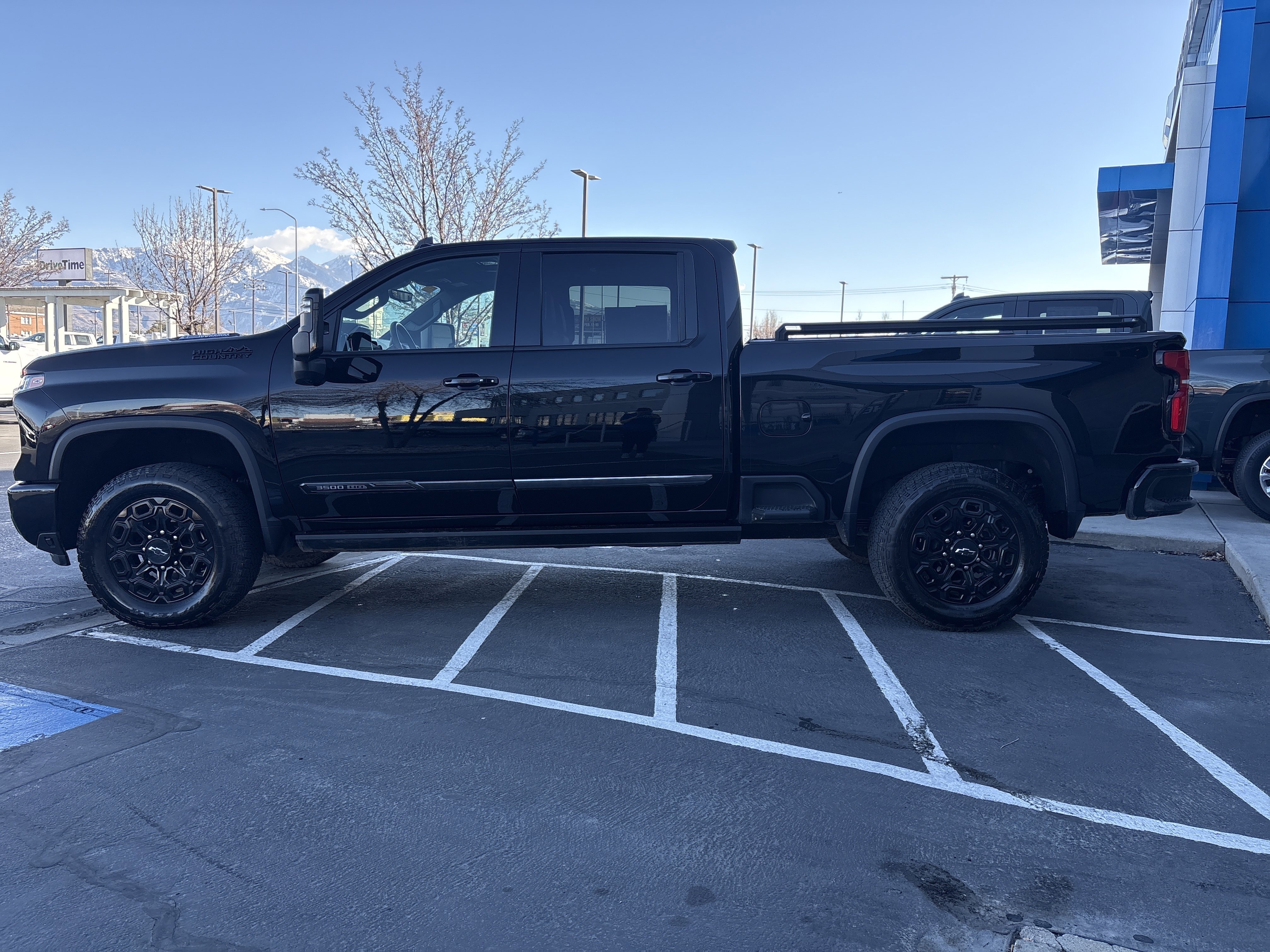 Used 2024 Chevrolet Silverado 3500 High Country w/ Technology Package image 3