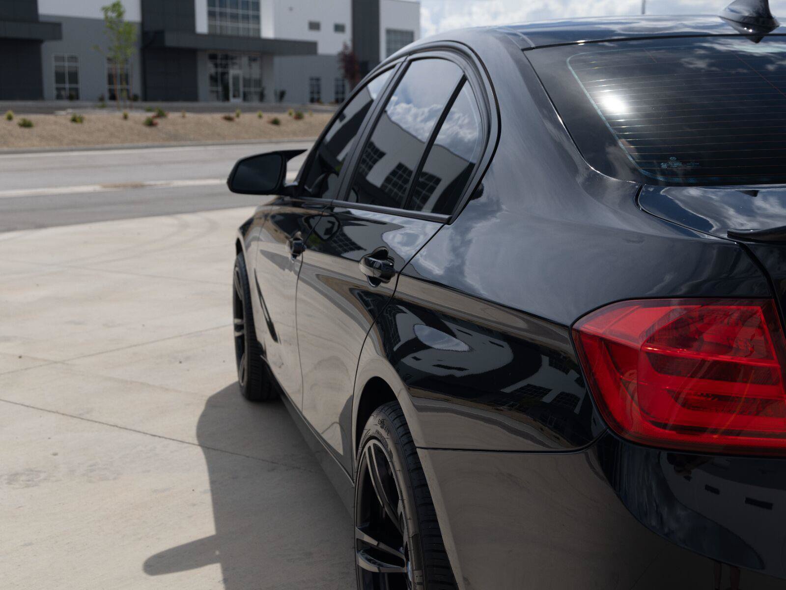 Used 2015 BMW 320i xDrive Sedan AWD/4WD image 15