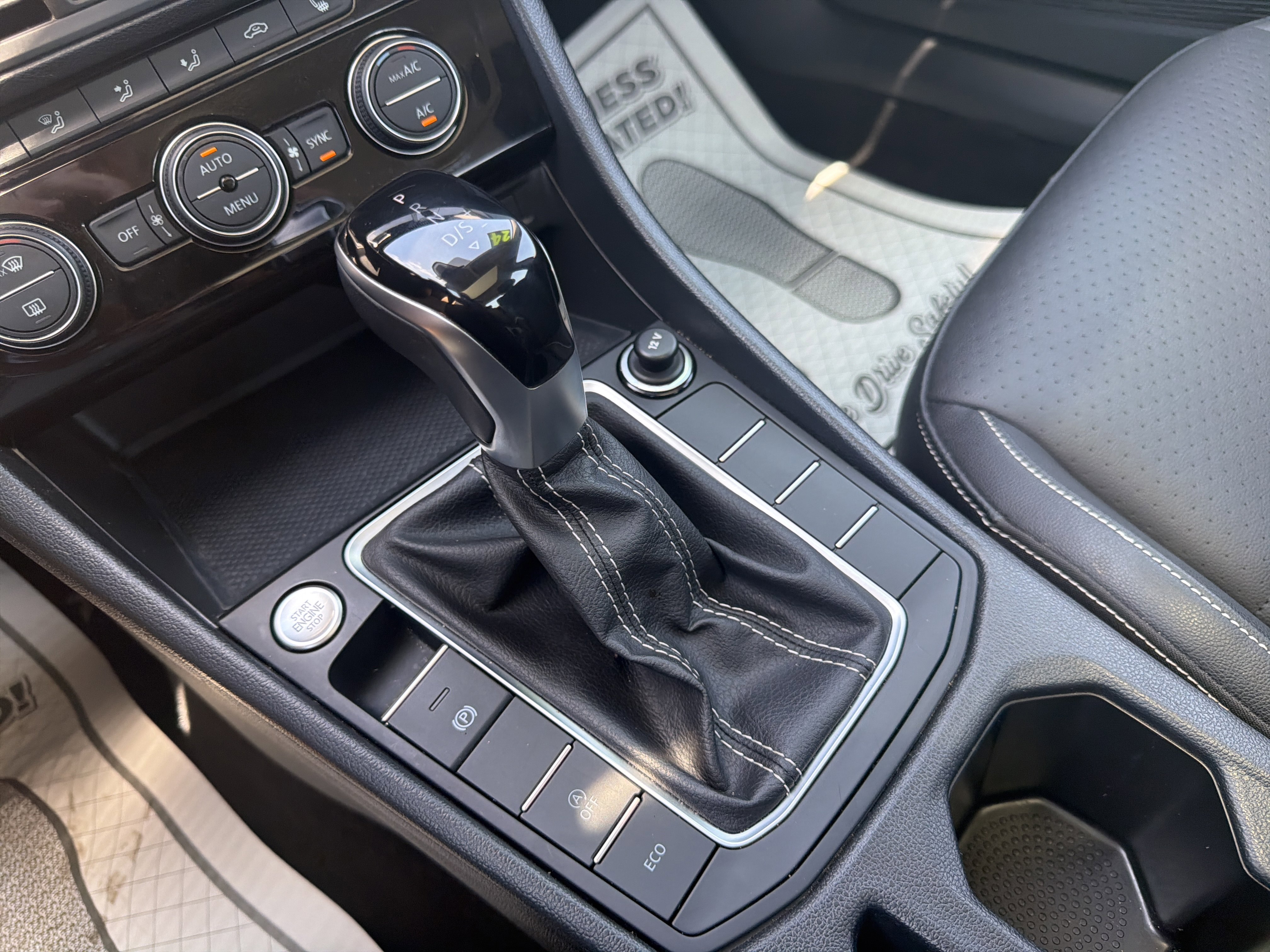 Used 2024 Volkswagen Jetta SE FWD image 23