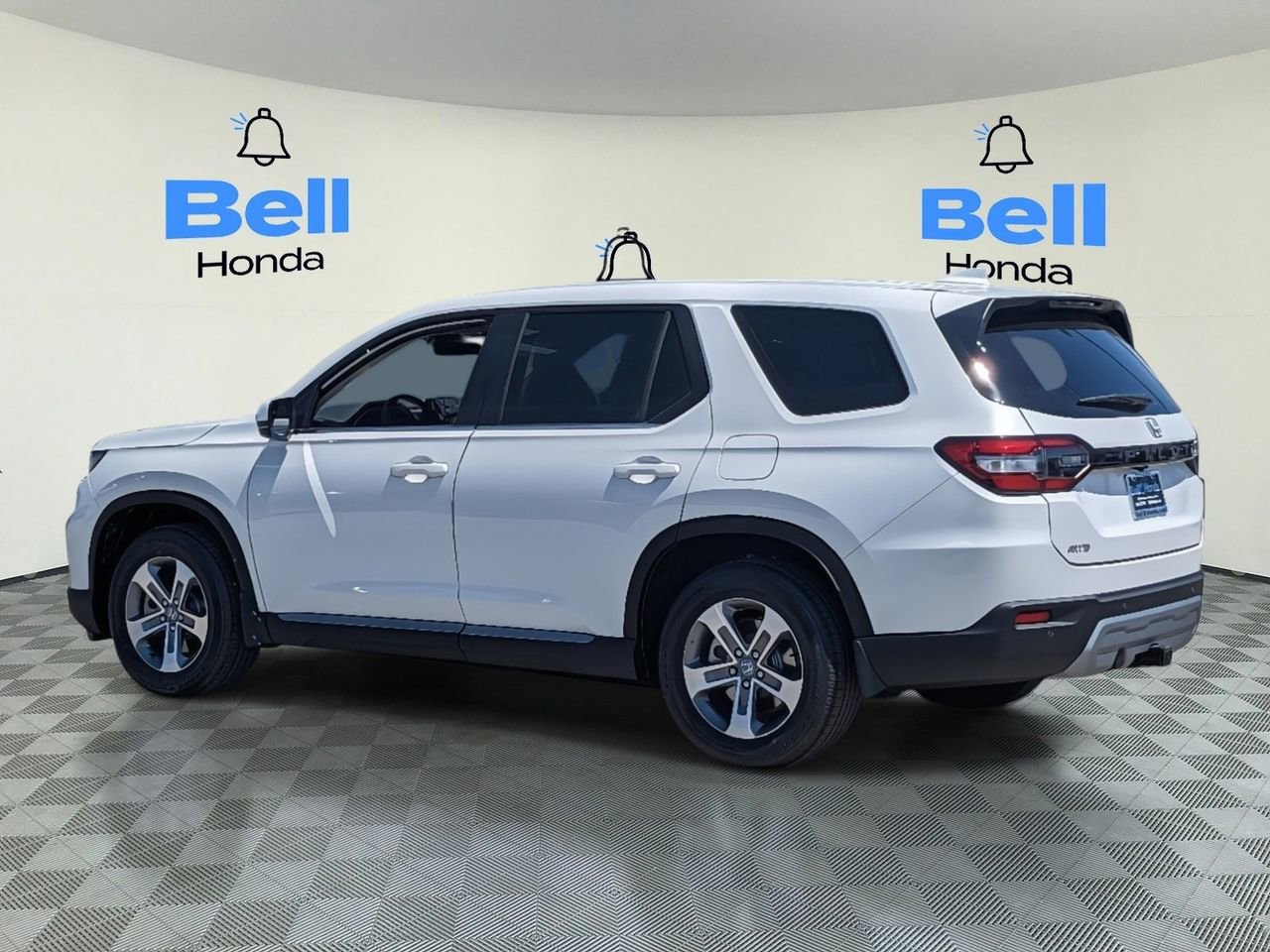 New 2025 Honda Pilot EX-L image 2