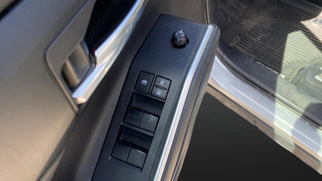 Used 2020 Toyota Highlander XLE image 23