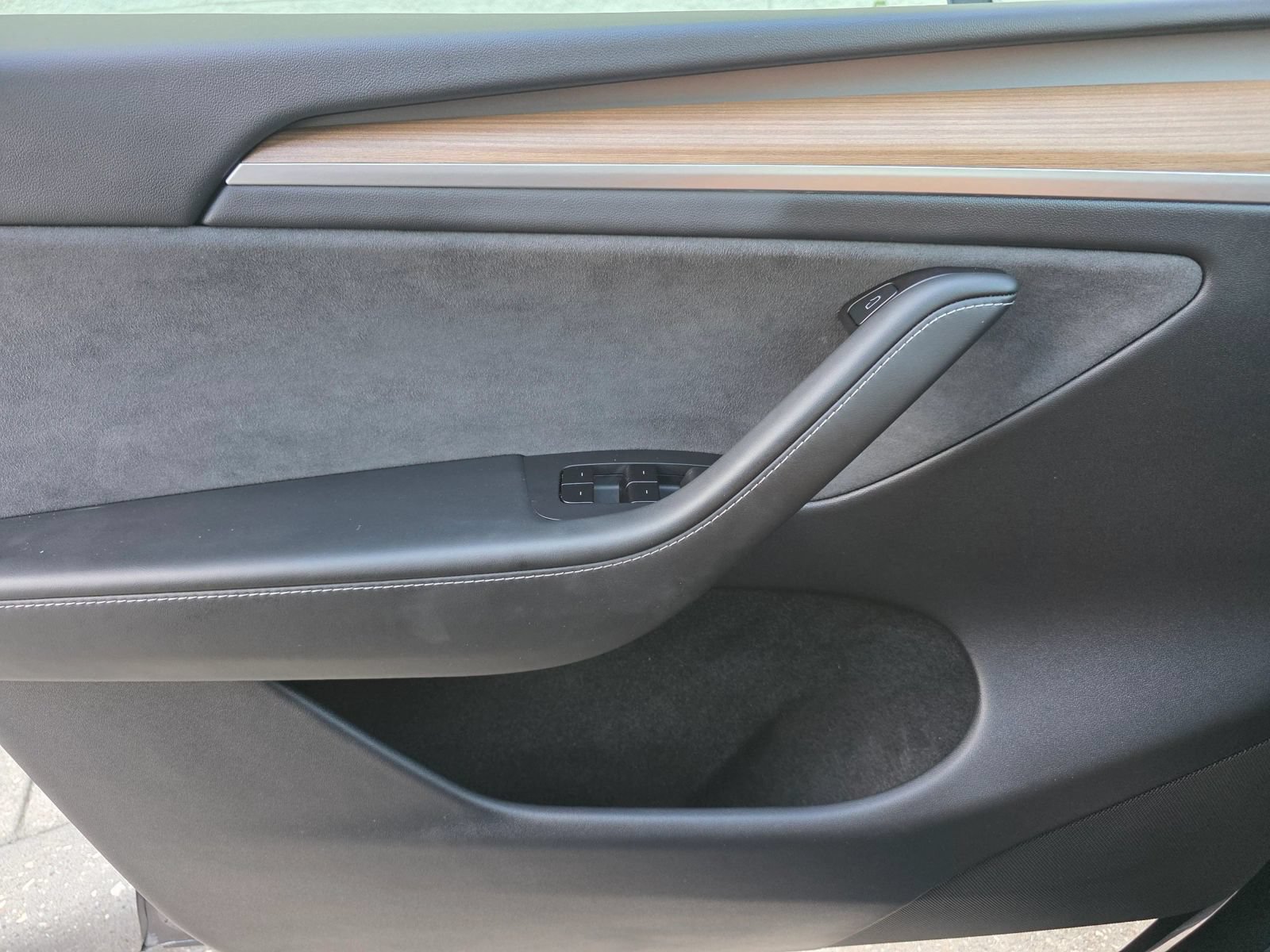 Used 2025 Tesla Model Y Long Range RWD image 17