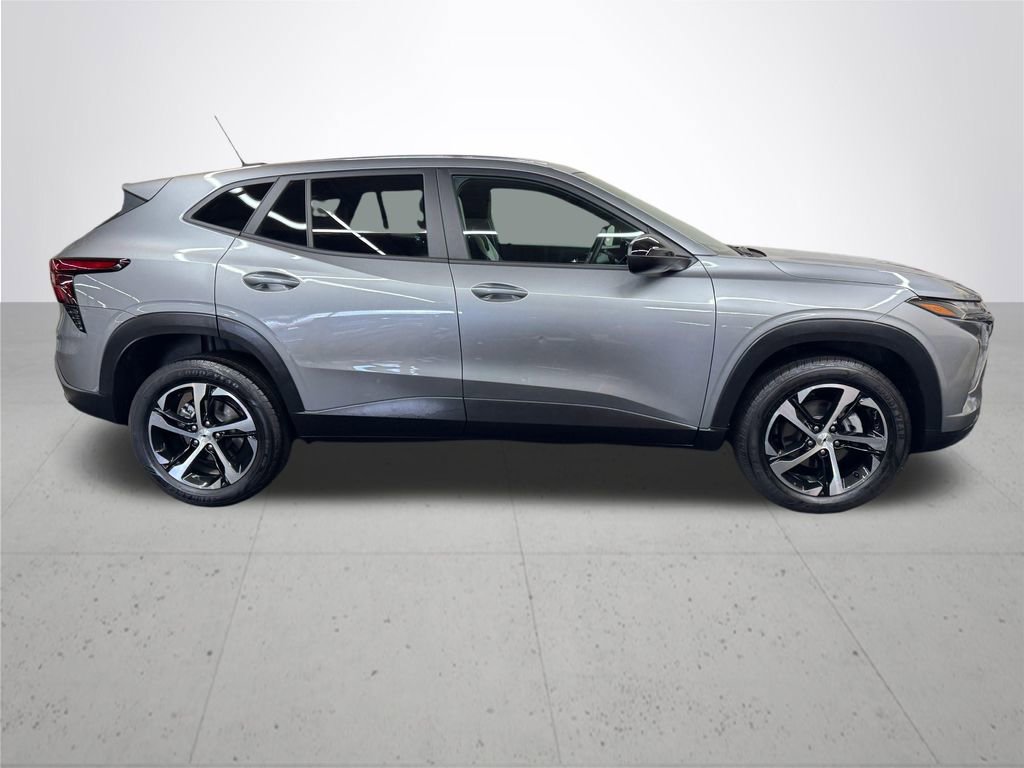 Used 2025 Chevrolet Trax RS FWD image 8