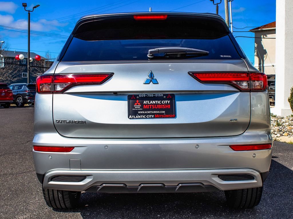 Used 2024 Mitsubishi Outlander SE image 5