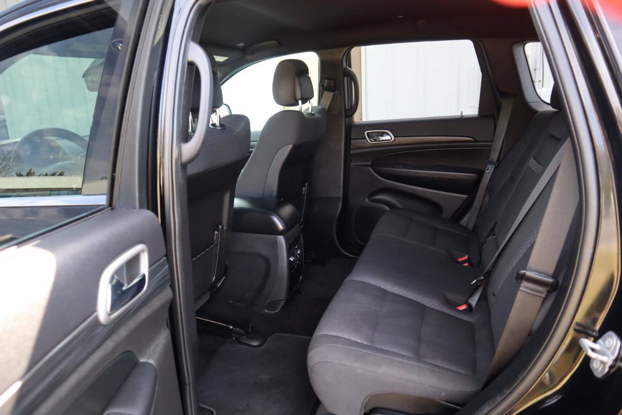 Used 2019 Jeep Grand Cherokee Laredo w/ 18" Wheel & 8.4" Radio Group image 57