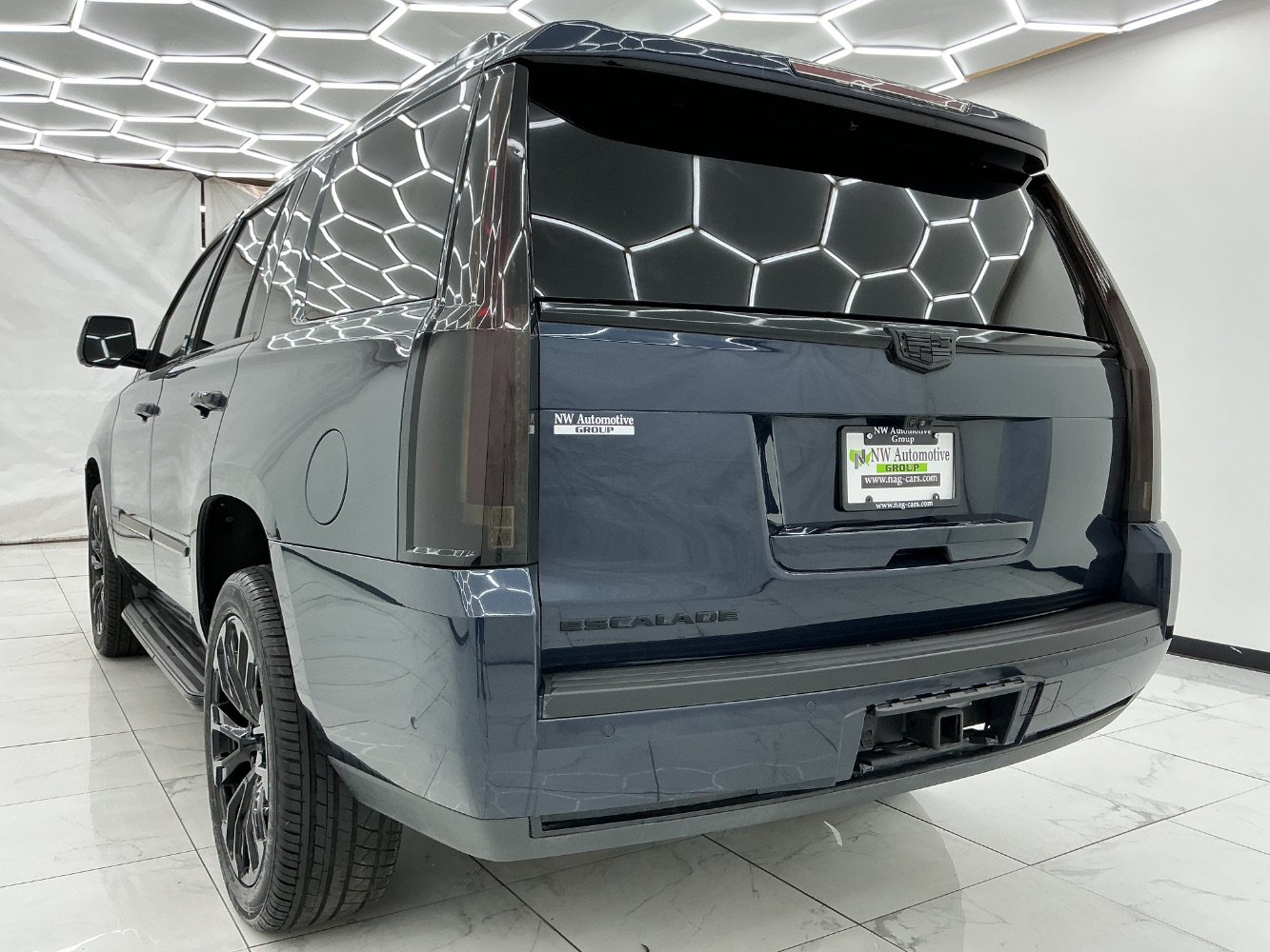 Used 2020 Cadillac Escalade Luxury AWD/4WD image 9