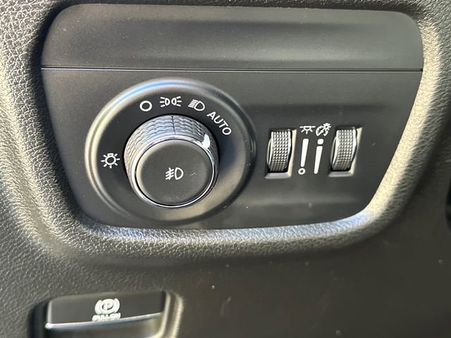 Used 2023 Jeep Grand Cherokee L Limited AWD/4WD image 31