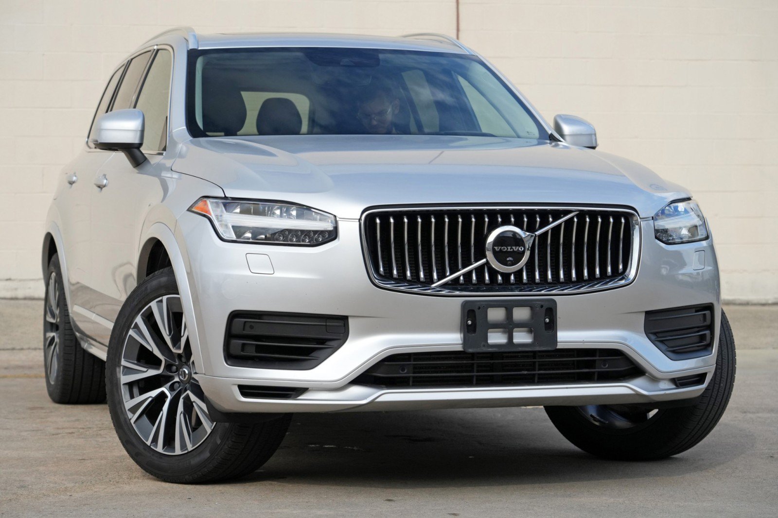 Used 2020 Volvo XC90 T8 Momentum w/ Protection Package Premier AWD/4WD image 4