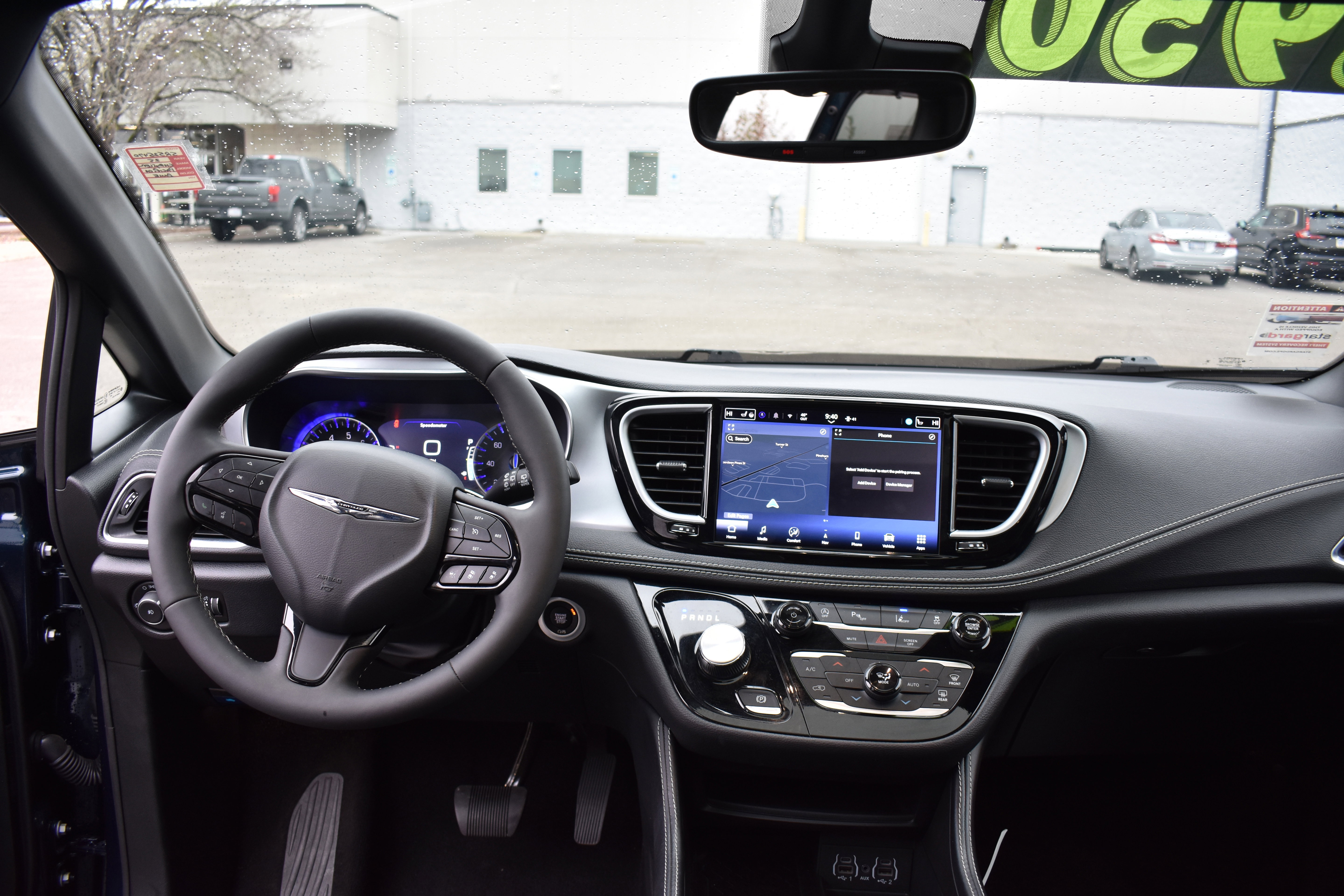 Used 2025 Chrysler Pacifica Limited image 33