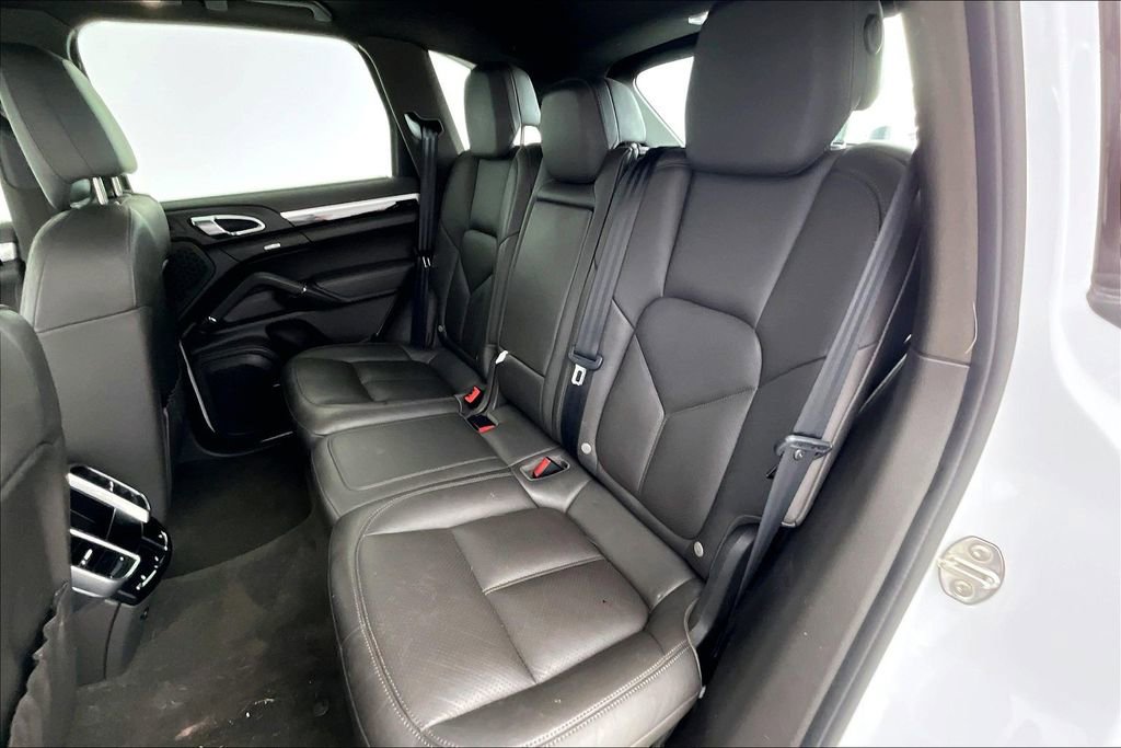 Used 2016 Porsche Cayenne image 32