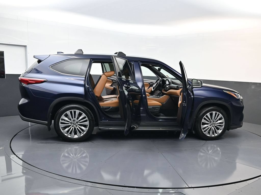 Used 2022 Toyota Highlander Platinum AWD/4WD image 28