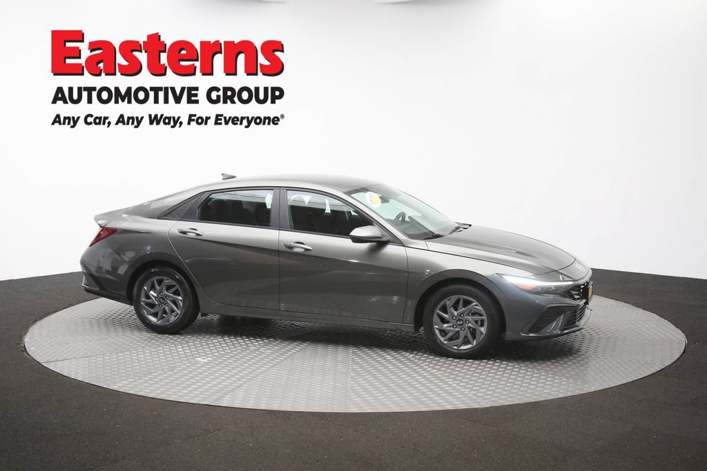 Used 2024 Hyundai Elantra SEL FWD image 45