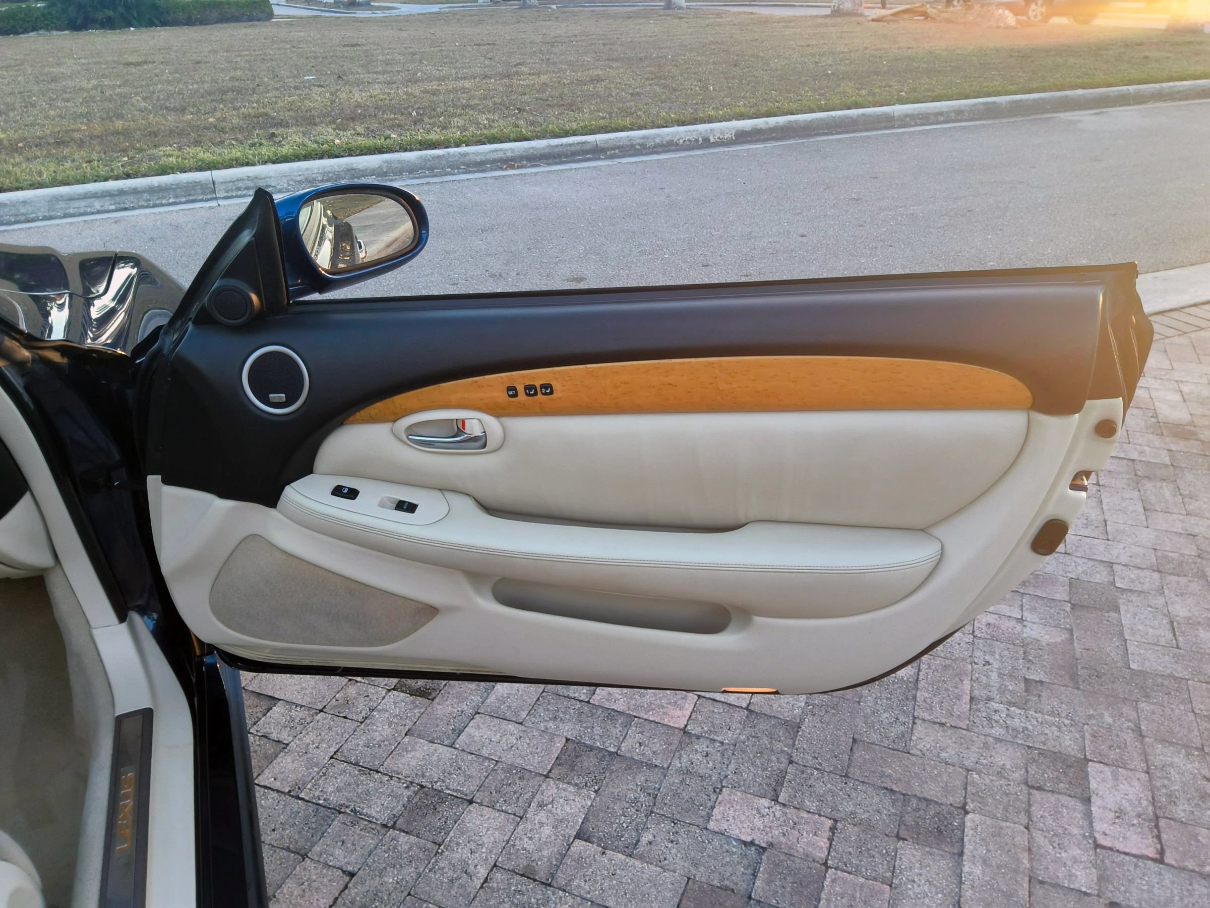Used 2004 Lexus SC 430 Convertible RWD image 24