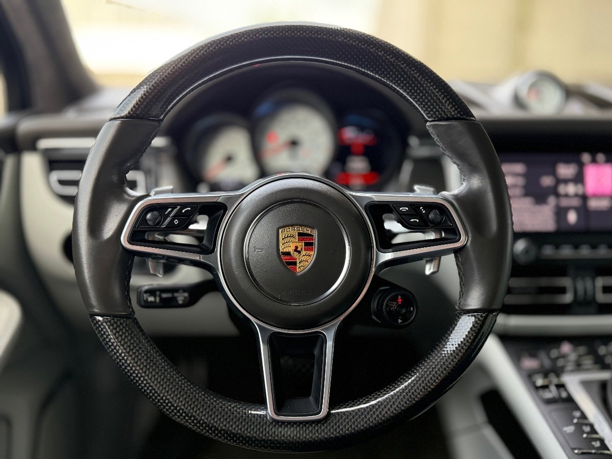 Used 2021 Porsche Macan Turbo AWD/4WD image 27