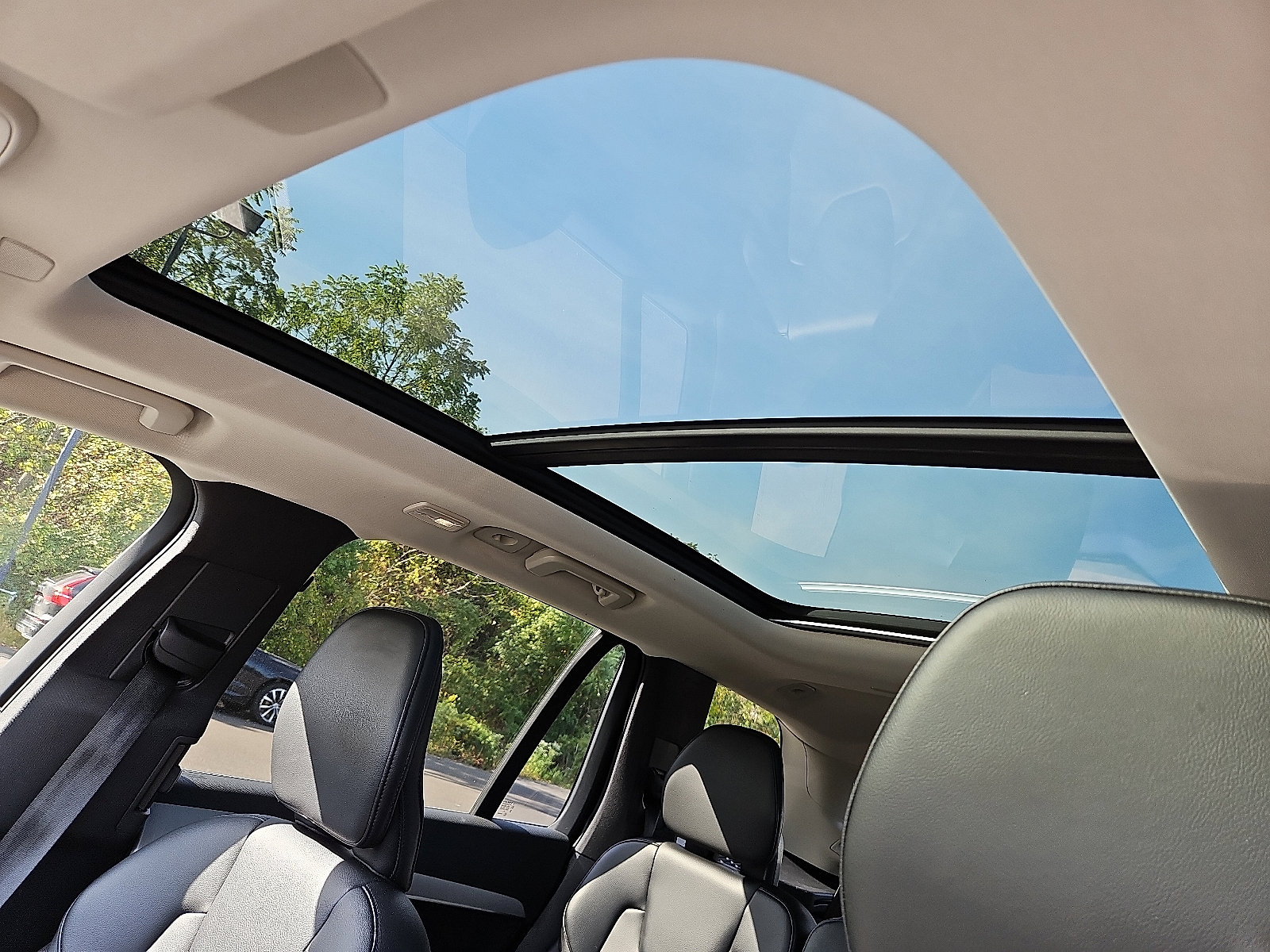 Certified 2024 Volvo XC90 B5 Core w/ Protection Package Premier AWD/4WD image 14