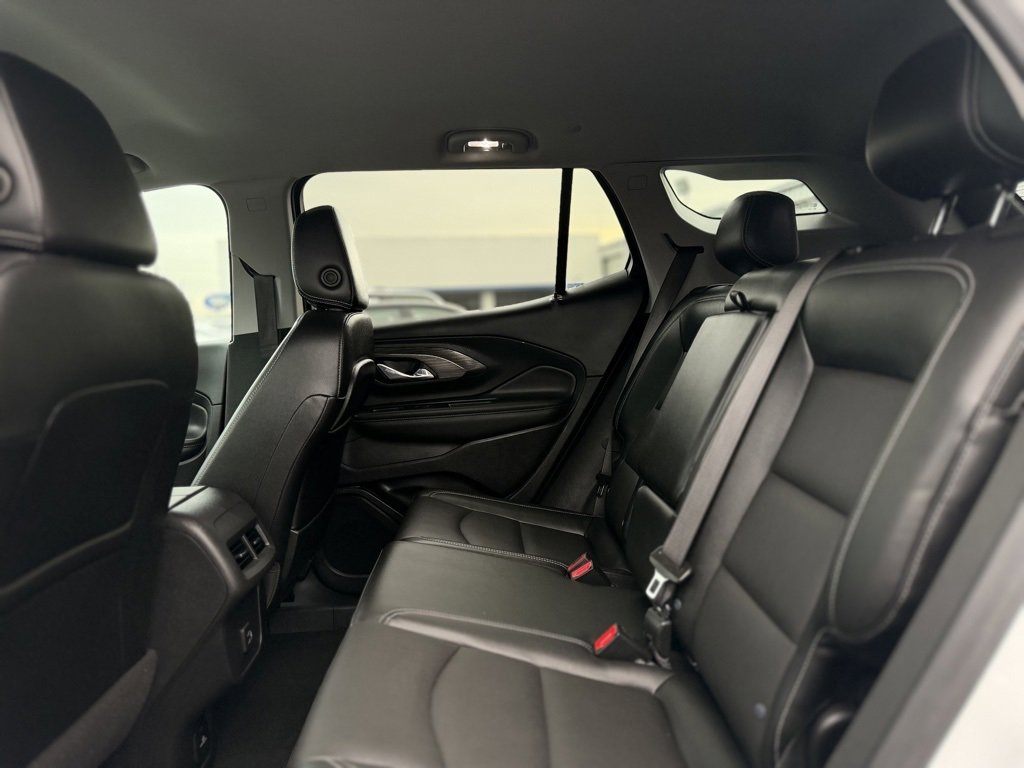 Used 2023 GMC Terrain SLT image 30