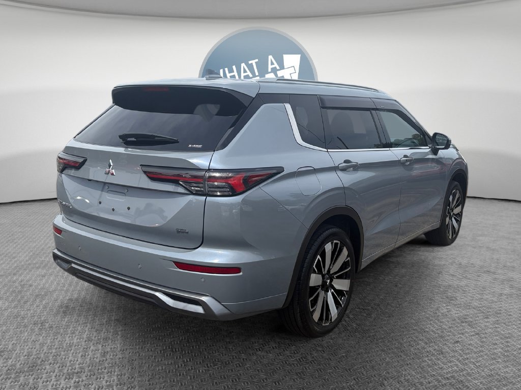 Used 2025 Mitsubishi Outlander SEL AWD/4WD image 3