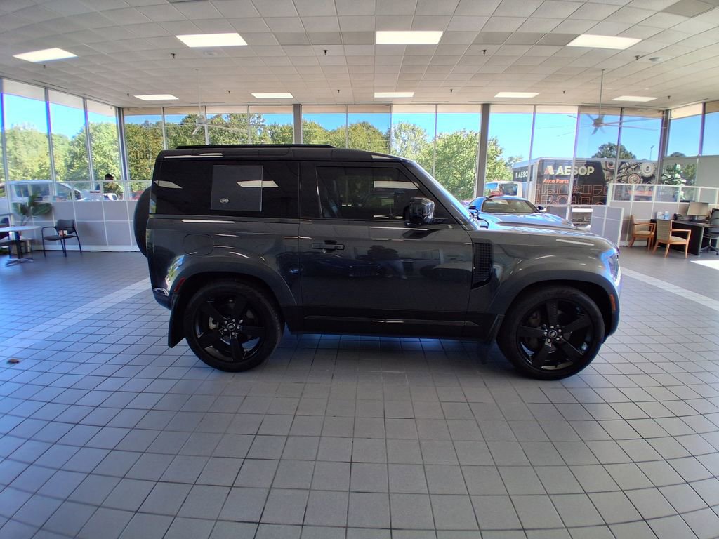 Used 2023 Land Rover Defender 90 X-Dynamic SE image 3