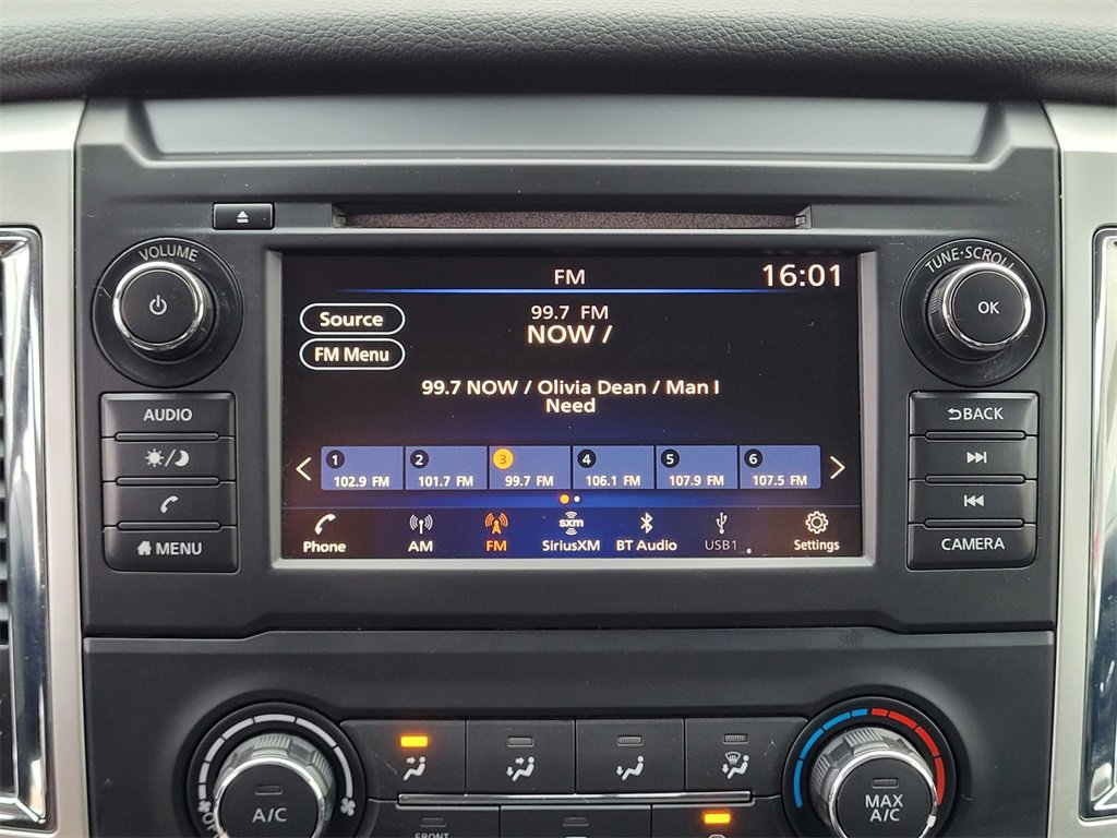 Used 2019 Nissan Titan SV image 16