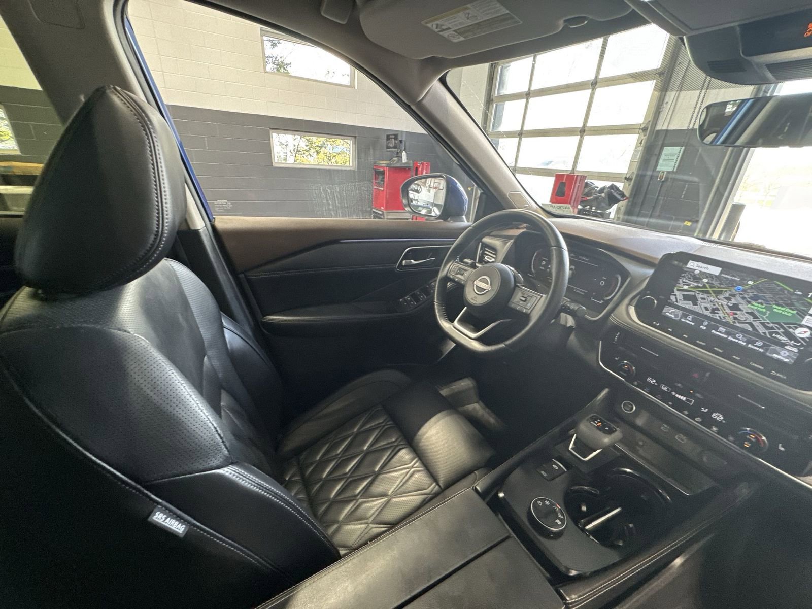 Certified 2023 Nissan Rogue Platinum w/ Platinum Premium Package AWD/4WD image 9