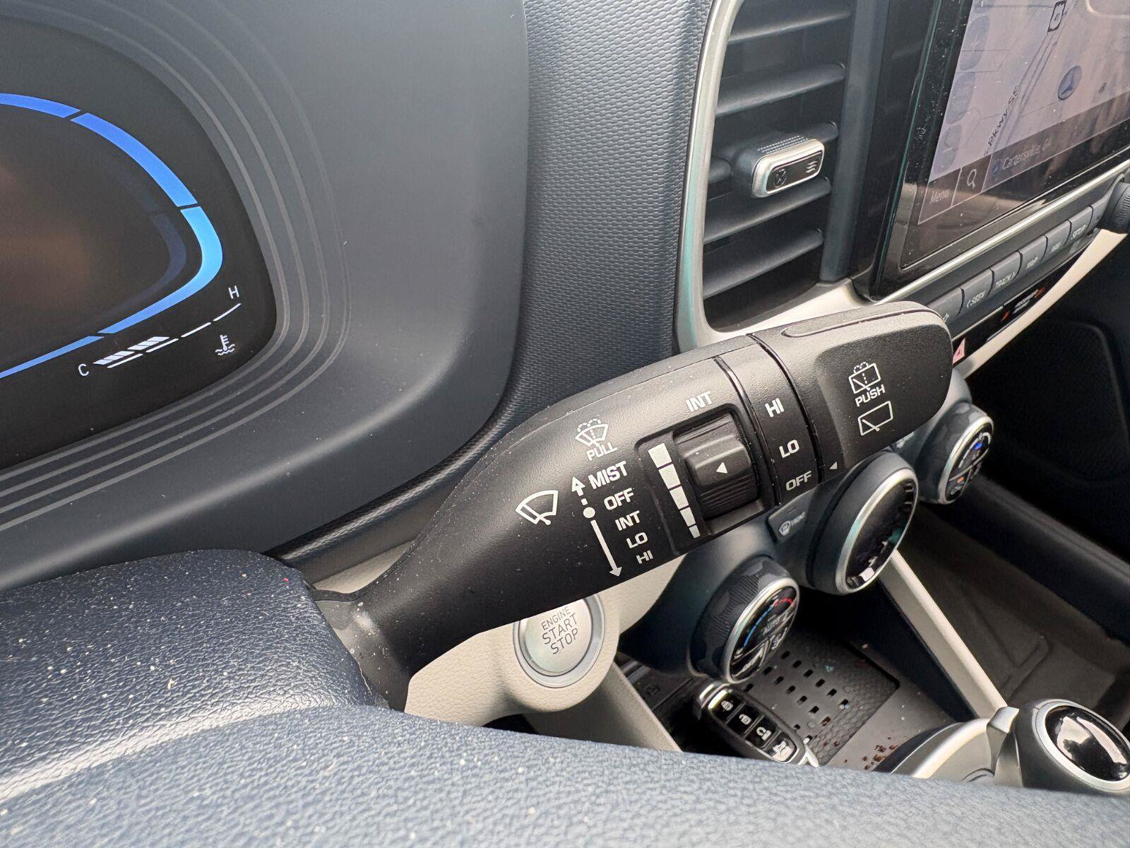 Used 2025 Hyundai Venue Limited FWD image 34