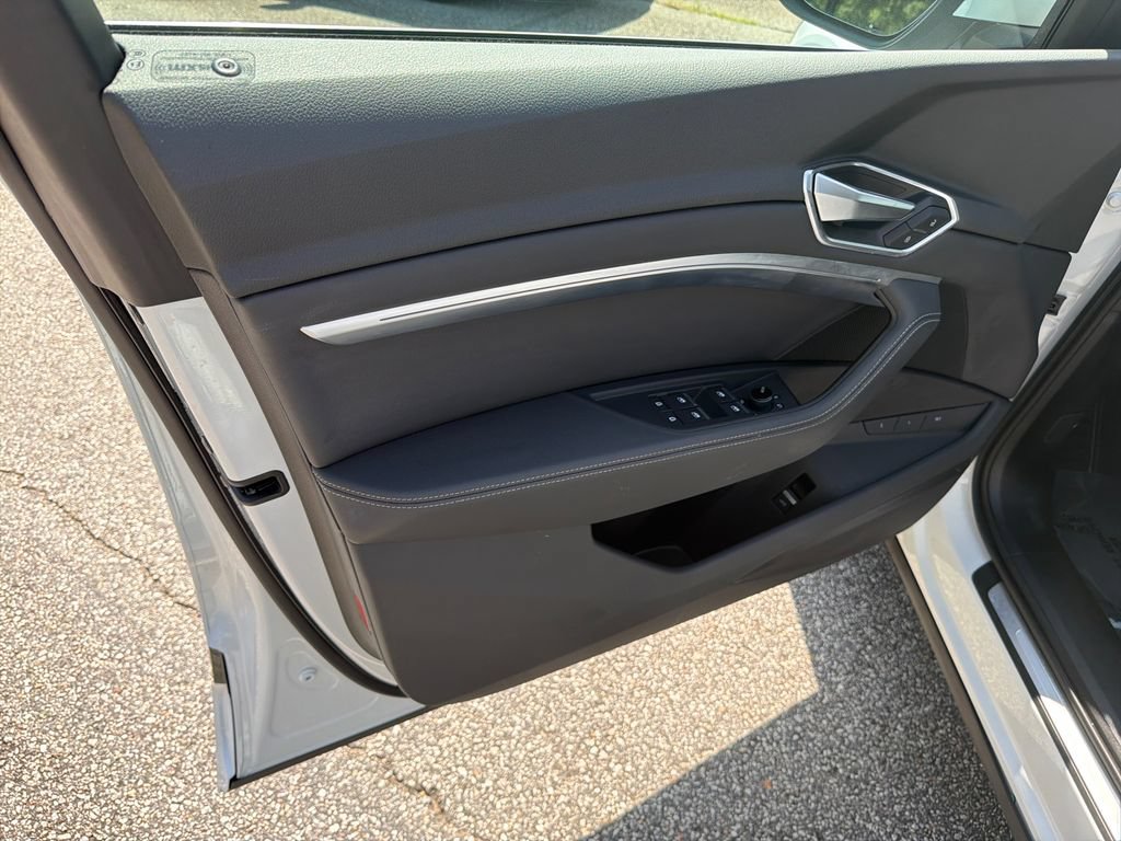 Used 2022 Audi e-tron Premium AWD/4WD image 10