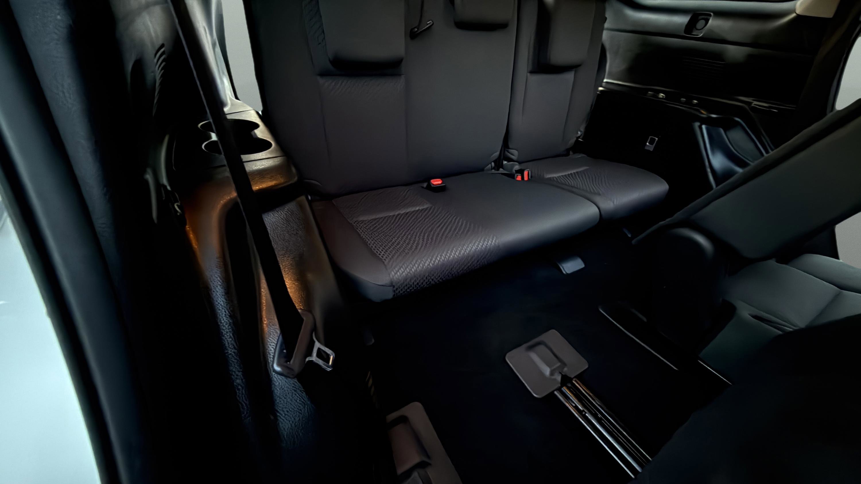 Used 2019 Toyota Highlander LE FWD image 38
